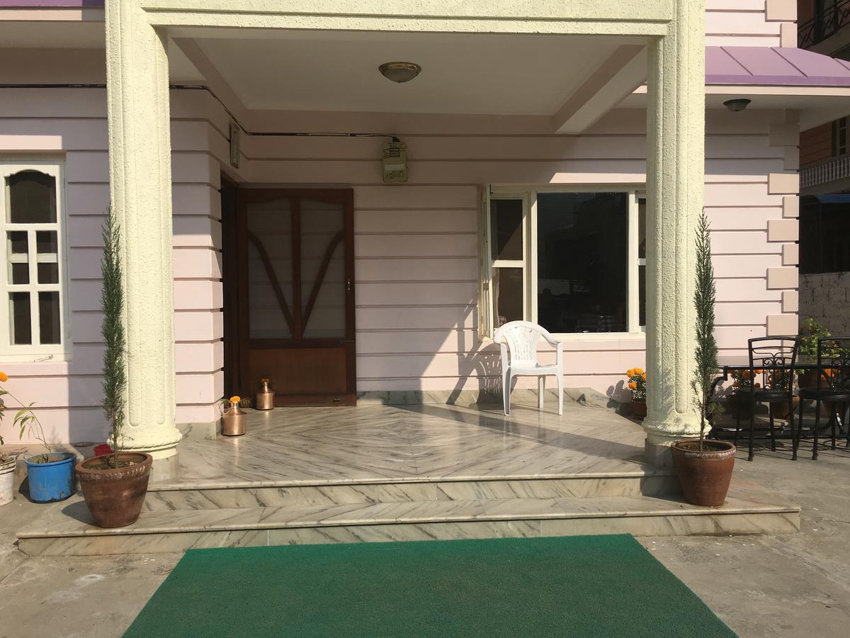 Hotel Pokhara International Bagian luar foto